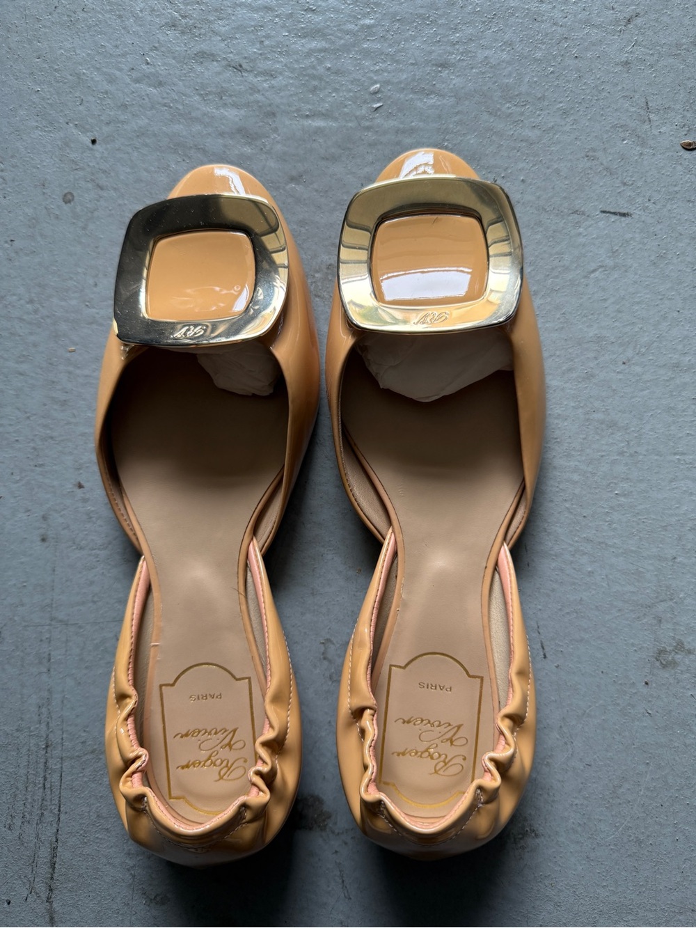 Roger Vivier Peach Patent Leather Ballet Flats with Gold Buckle size 36.5